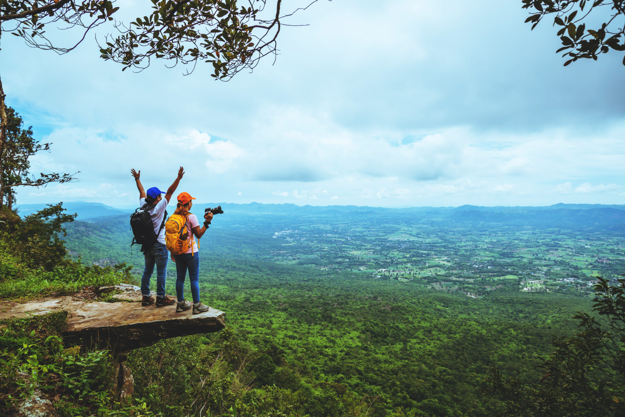 Experience and explore on extraordinary adventures with Delux Holidays to Sri Lanka.